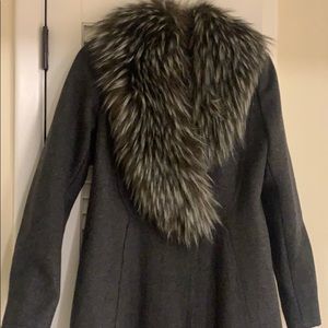 Vera Wang Coat with Faux Fur removable collar.